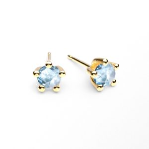 Sandberg Cocktail, örhänge sky blue topas 18 k. 5 mm