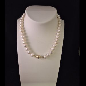 Pärlcollier Sötvatten  Storlek: 9-10 mm. 44 cm