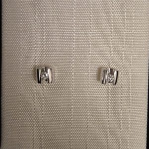 Örhänge vitguld 18k - med diamanter. 0,05 ct 1 ex