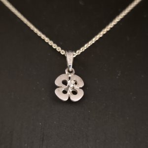 Hänge vitguld 18 k med diamant 0,02 ct. 1 ex