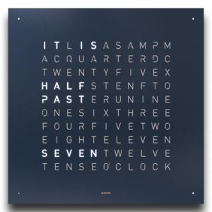 Qlocktwo - Midnight 45*45 cm. Mörkt blå. 1 exemplar. Limiterad