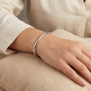 Armring i 18 k vitguld Slät, öppningsbart