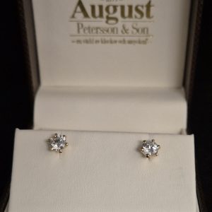 Diamantörhänge med 6 klo fattning 18 k. 0,50 + 0,53 ct. Flawless.(D) Nyhet!