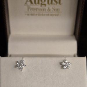 Diamant örhänge Blomma.18 k vitguld. 0,42 ct. Nyhet!