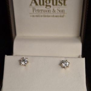 Diamantörhänge med 6 klo fattning 18 k. 0,50 + 0,53 ct. Flawless.(D) Nyhet!